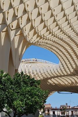 La Modernidad y la Historia; una sacralizada plaza y un mercado afrancesado, ahora un diseño innovador.