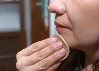 Envejecimiento prematuro, deshidratación y hasta dermatitis, daños por no desmaquillarse