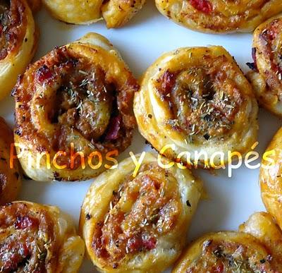 ROLLITOS DE TOMATE, QUESO Y SALAMI