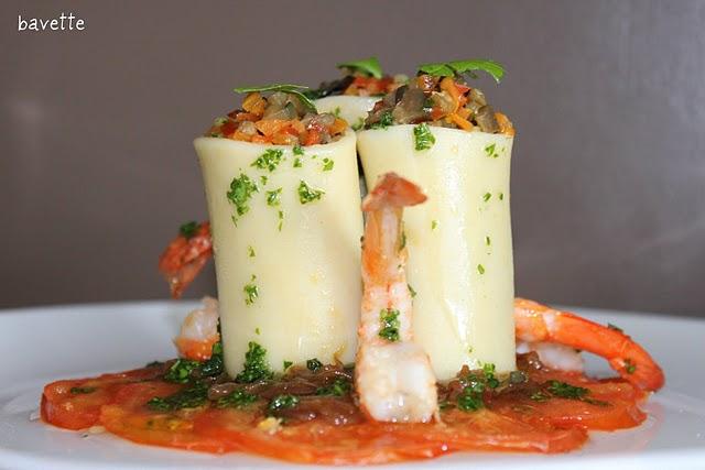 Paccheri relleno de verduras con confitura de cebolla y langostino