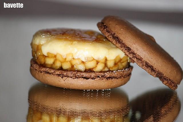 Macarrón de chocolate con manzana caramelizada y crema pastelera