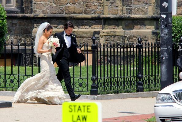 Mila Kunis y Mark Wahlberg en el set de Ted