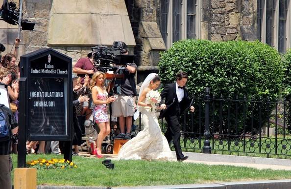 Mila Kunis y Mark Wahlberg en el set de Ted