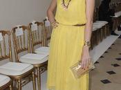 serían desfiles moda invitadas postín