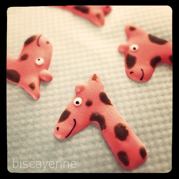 Transfers de glasa real o decoraciones hechas a pulso