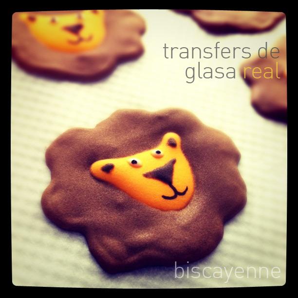 Transfers de glasa real o decoraciones hechas a pulso