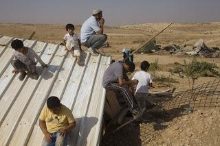 Derechos aplastados por una excavadora