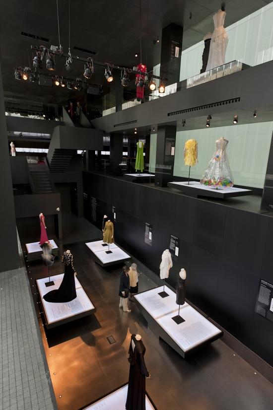 Exposicion_20trajes_Roca_Barcelona_gallery