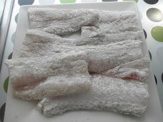 Lomos de merluza con gambas al vino blanco