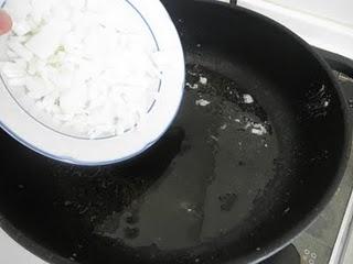 Lomos de merluza con gambas al vino blanco