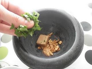 Lomos de merluza con gambas al vino blanco