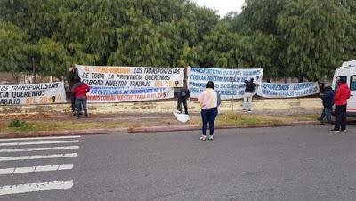 Transportistas escolares reclaman a la Provincia deudas atrasadas