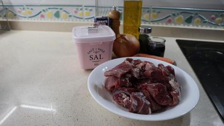 Los ingredientes necesarios para hacer la receta de estofado de carne