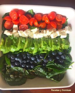ENSALADA DE ESPINACAS, ARÁNDANOS Y AGUACATE