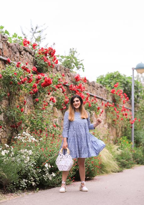 Un paseo entre flores Un paseo entre flores