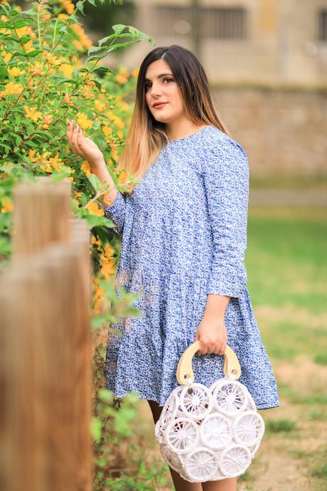 Un paseo entre flores Un paseo entre flores