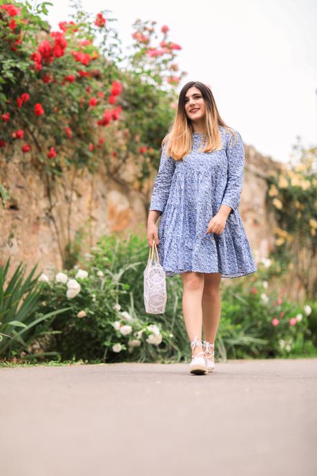 Un paseo entre flores Un paseo entre flores