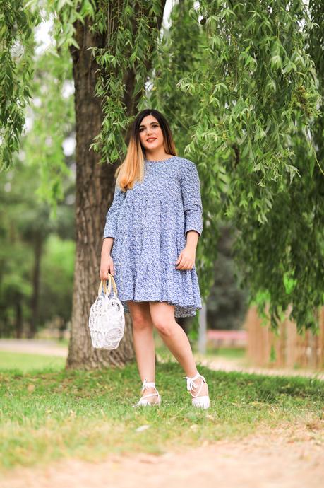 Un paseo entre flores Un paseo entre flores