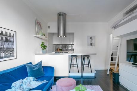 tiny studio decor studio interiors studio decor scandinavian studio scandinavian decor estudios con barra en la cocina estudio sueco decoración decoración pisos pequeños decoración estudios cocina pequeña cocina nórdica cocina abierta  