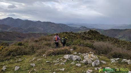 Bajando del Alto Llerandi hacia Bon
