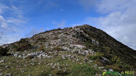 Zona alta de la subida al Alto Llerandi