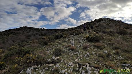 Tramo intermedio del descenso del Alto Llerandi