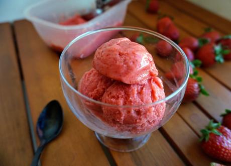 Cómo hacer helado casero de fresa sin heladera