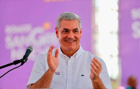 Gonzalo Castillo gana con amplio margen sondeo radial a Luis Abinader