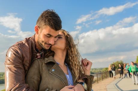 Pareja cariñosa, como  enamorar a un hombre dificil