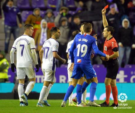 Las tarjetas, uno de los grandes enemigos del Sevilla FC en lo que resta de Liga