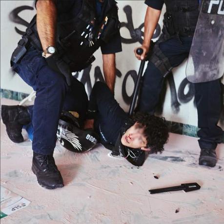 Presentan persona ante FGR por quemar la bandera