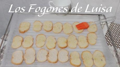 TOSTAS FINAS AL HORNO  (APROVECHANDO PAN)  Y ACEITES AROMATICOS