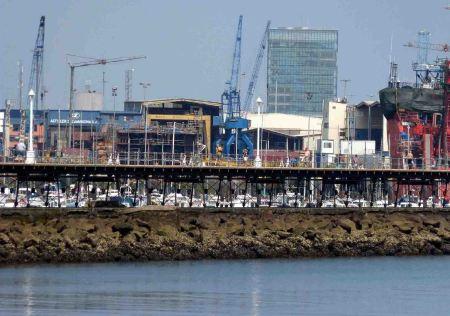 Transbordador, mareómetro y muelle de Portugalete