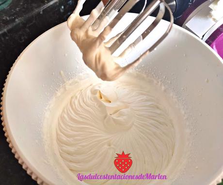 Mousse de Chocolate Blanco con Crema de Café Mousse de Chocolate Blanco con Crema de Café