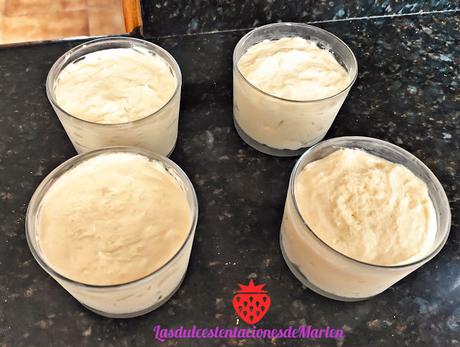 Mousse de Chocolate Blanco con Crema de Café Mousse de Chocolate Blanco con Crema de Café