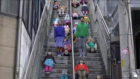 Indie&Doc Fest Cine Coreano 2020: “Beginners’ class”, “A town with a blue hill” y “Movements” Indie&Doc Fest Cine Coreano: A town with a blue hill (PungJeong.Gak, Joowon Song, 2019)