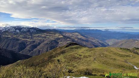 Vista desde el Alto de la Tejera hacia Ubiña y el Aramo