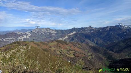 Vista desde el Alto de la Tejera hacia Peña Mea y Retriñón