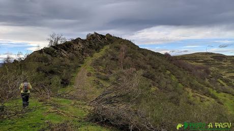 De camino al Pico Renorios por el Cordal de Murias y Santibañez