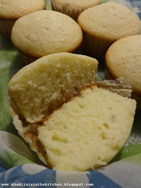 PETITS GÂTEAUX À LA LIME ET AU BABEURRE / BUTTER MILK LIME MUFFINS / MAGDALENAS CON SUERO DE LECHE Y LIMA / مافن اللبن و الليمون الاخضر