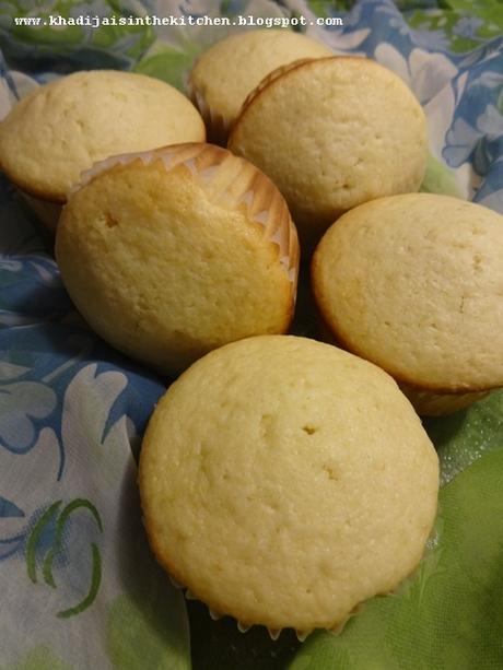 PETITS GÂTEAUX À LA LIME ET AU BABEURRE / BUTTER MILK LIME MUFFINS / MAGDALENAS CON SUERO DE LECHE Y LIMA / مافن اللبن و الليمون الاخضر PETITS GÂTEAUX À LA LIME ET AU BABEURRE / BUTTER MILK LIME MUFFINS / MAGDALENAS CON SUERO DE LECHE Y LIMA / مافن اللبن و الليمون الاخضر