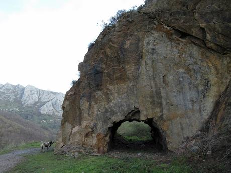 Villamer-Valle Canales-Caneo-Llosoriu-Pozu l.lobos los Caleyinos-Valle la Raíz