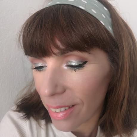 look uno ojos cerrados