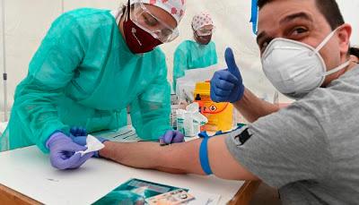 Guerra de tests entre el PP y el Ministerio de Sanidad; el ex rey Juan Carlos, bajo investigación judicial y dos catalanes (el cantante Pau Donés y la actriz Rosa María Sardá), vencidos por el cáncer.