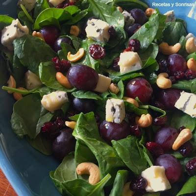 ENSALADA DE UVA  GORGONZOLA