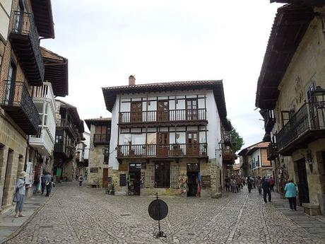 Turismo de cercanía en Cantabria turismo de cercanía en Cantabria, calles de Santillana del Mar