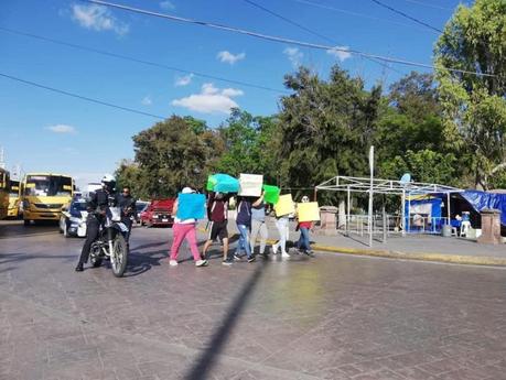 Terminaron la carrera en 2016 y la Universidad Potosina no les da titulo