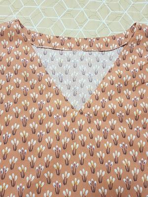 BLUSA ESCOTE DE PICO