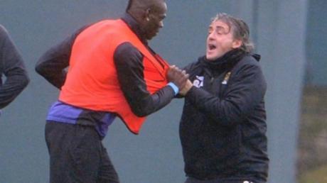 Ballotelli quiso agredir a Mancini cuando era su entrenador en el City.