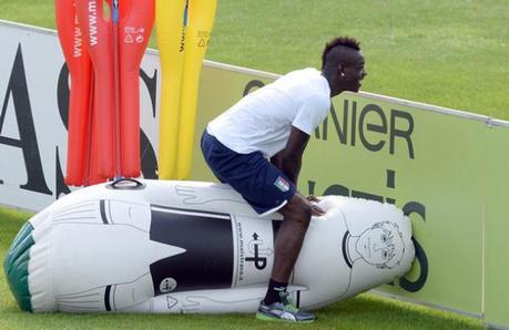 Ballotelli es un niño grande.